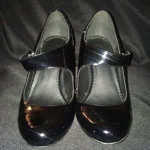 Patent look MaryJane pumps